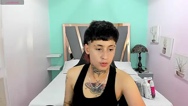 Ethan lennox online show from 10-31-25, 02:46