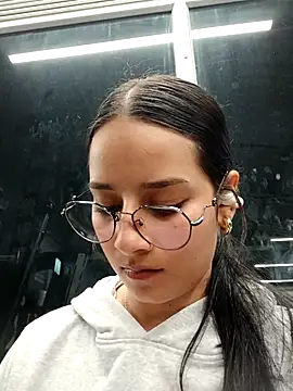 Snapshot of _vaness chatting on 07-18-26, 05:16 vaness online show from 07-18-26, 05:16