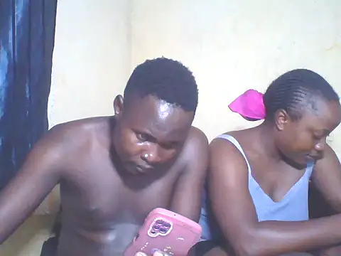 Snapshot of Dark_Queenchocolate chatting on 10-19-25, 08:33 Dark Queenchocolate online show from 10-19-25, 08:33