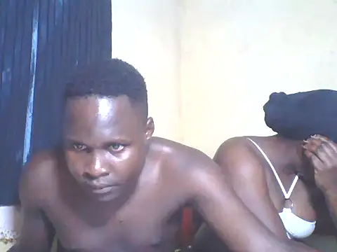 Snapshot of Dark_Queenchocolate chatting on 10-18-25, 08:33 Dark Queenchocolate online show from 10-18-25, 08:33