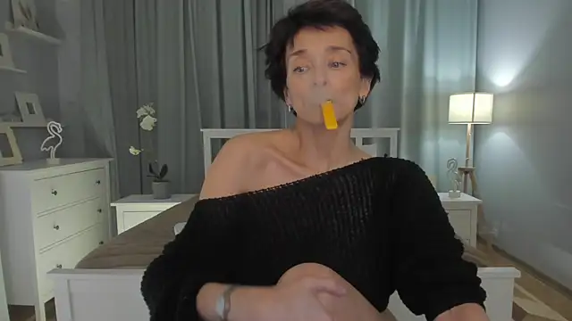 SimonaDeBeauvoir online show from 02-08-25, 11:33