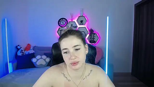 Snapshot of SabrinViolet chatting on 09-23-25, 08:10 SabrinViolet online show from 09-23-25, 08:10