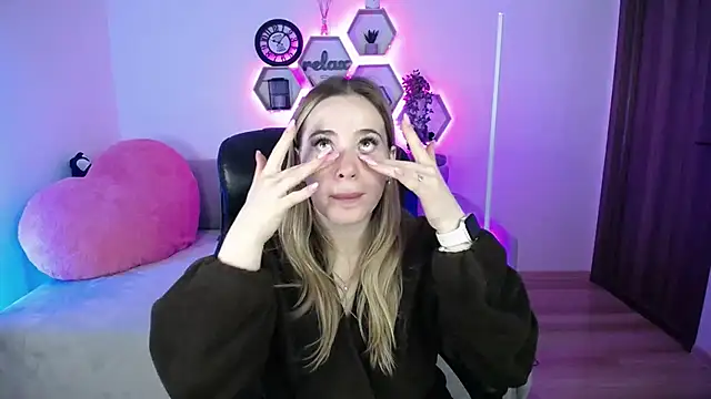 Snapshot of SabrinViolet chatting on 02-11-26, 09:09 SabrinViolet online show from 02-11-26, 09:09