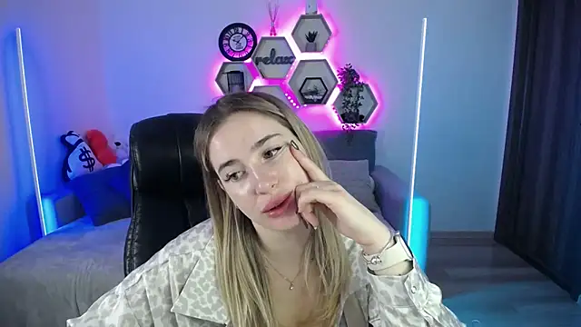Snapshot of SabrinViolet chatting on 09-15-25, 08:04 SabrinViolet online show from 09-15-25, 08:04