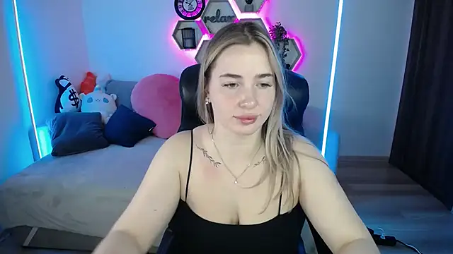 SabrinViolet online show from 10-29-25, 09:08