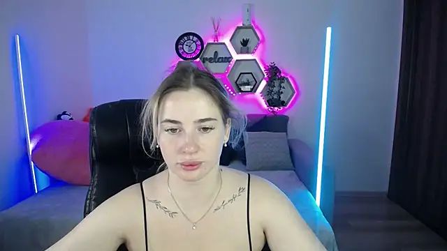 Snapshot of SabrinViolet chatting on 10-08-25, 08:05 SabrinViolet online show from 10-08-25, 08:05
