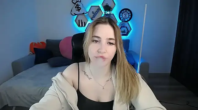 Snapshot of SabrinViolet chatting on 03-18-25, 09:12 SabrinViolet online show from 03-18-25, 09:12
