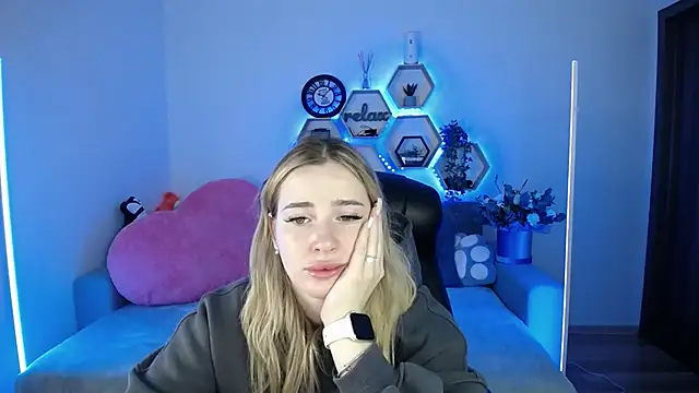 SabrinViolet online show from 11-29-25, 09:09