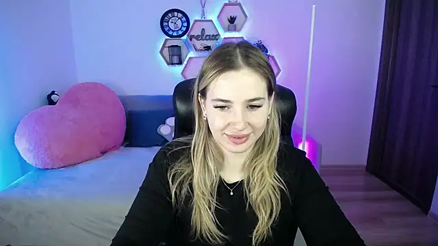 Snapshot of SabrinViolet chatting on 02-14-26, 09:09 SabrinViolet online show from 02-14-26, 09:09