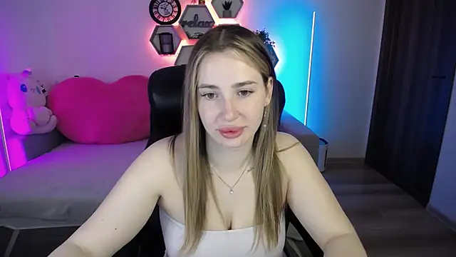 SabrinViolet online show from 06-19-26, 08:09