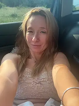 Snapshot of AnneHove chatting on 07-18-26, 04:15 AnneHove online show from 07-18-26, 04:15