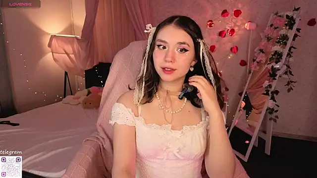 Snapshot of lilly_Cherry_ chatting on 06-25-26, 11:37 lilly Cherry online show from 06-25-26, 11:37