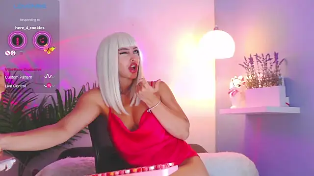 catalina  lovers online show from 03-04-25, 09:22