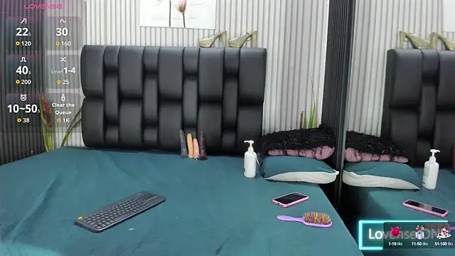 Snapshot of PamelaAnderson_2 chatting on 09-19-25, 03:32 PamelaAnderson 2 online show from 09-19-25, 03:32