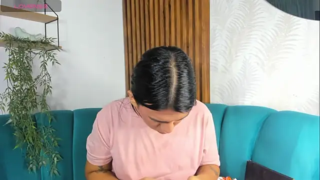 yossi peach cute online show from 12-02-25, 10:11