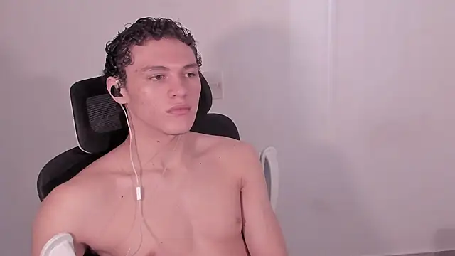 Snapshot of laurent_nova chatting on 04-26-26, 12:35 laurent nova online show from 04-26-26, 12:35