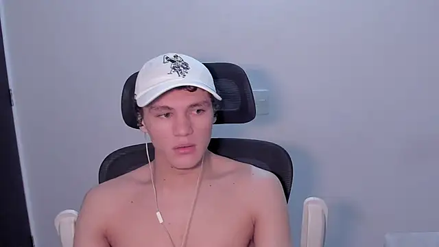 Snapshot of laurent_nova chatting on 05-17-26, 10:04 laurent nova online show from 05-17-26, 10:04