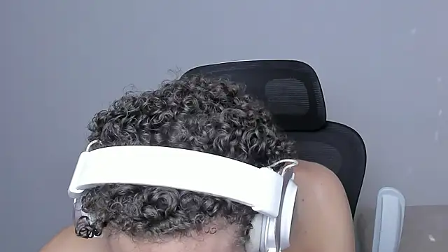 laurent nova online show from 10-23-25, 07:12