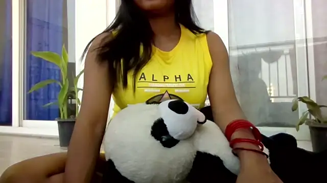 Queenhimanshi online show from 10-17-25, 07:44