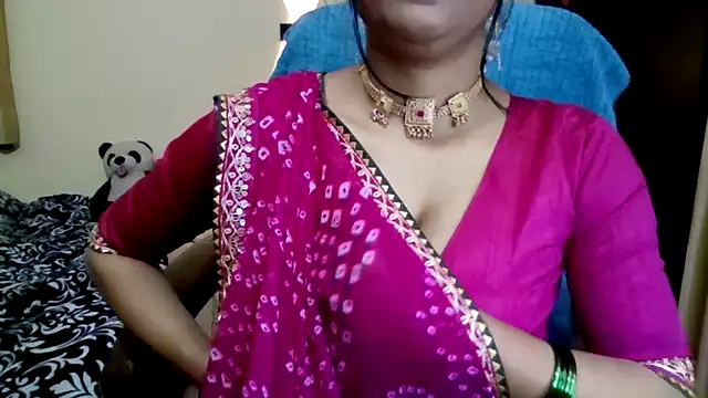 Snapshot of Queenhimanshi chatting on 02-19-26, 12:29 Queenhimanshi online show from 02-19-26, 12:29