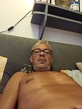 Snapshot of Picolo4111 chatting on 09-12-25, 04:01 Picolo4111 online show from 09-12-25, 04:01
