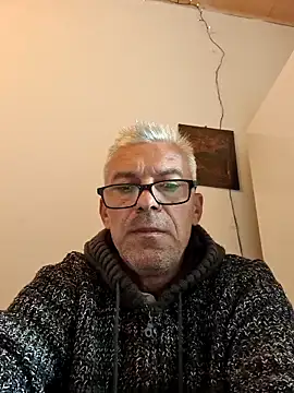 Snapshot of Picolo4111 chatting on 10-19-25, 07:11 Picolo4111 online show from 10-19-25, 07:11