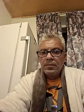 Snapshot of Picolo4111 chatting on 09-29-25, 02:29 Picolo4111 online show from 09-29-25, 02:29