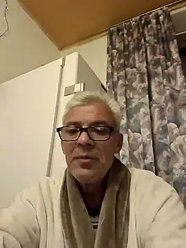 Snapshot of Picolo4111 chatting on 10-04-25, 05:36 Picolo4111 online show from 10-04-25, 05:36