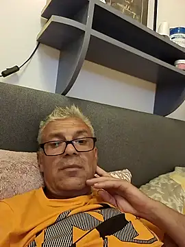 Snapshot of Picolo4111 chatting on 09-27-25, 06:25 Picolo4111 online show from 09-27-25, 06:25