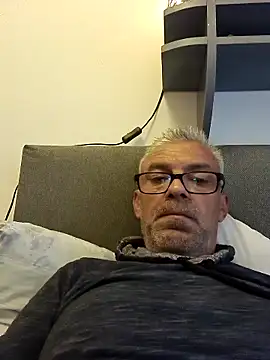 Snapshot of Picolo4111 chatting on 10-11-25, 03:35 Picolo4111 online show from 10-11-25, 03:35