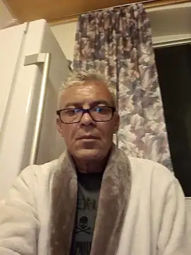 Snapshot of Picolo4111 chatting on 09-26-25, 06:15 Picolo4111 online show from 09-26-25, 06:15