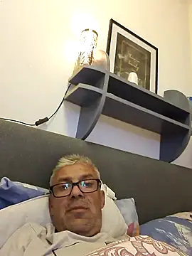 Snapshot of Picolo4111 chatting on 10-15-25, 04:26 Picolo4111 online show from 10-15-25, 04:26