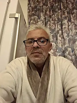 Snapshot of Picolo4111 chatting on 10-18-25, 06:32 Picolo4111 online show from 10-18-25, 06:32