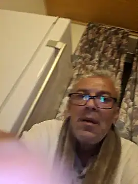 Snapshot of Picolo4111 chatting on 10-11-25, 03:29 Picolo4111 online show from 10-11-25, 03:29