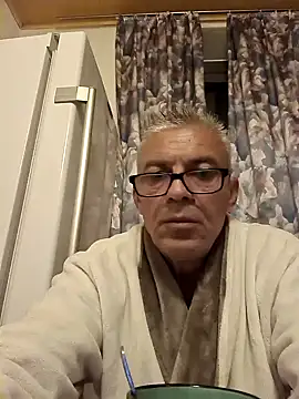 Snapshot of Picolo4111 chatting on 10-12-25, 03:41 Picolo4111 online show from 10-12-25, 03:41