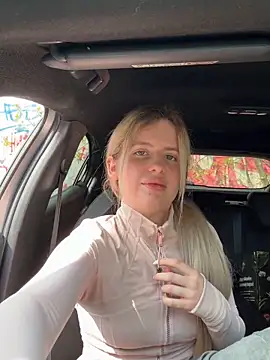 Holly-Glamour online show from 04-16-26, 12:28