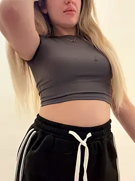 Snapshot of Holly-Glamour chatting on 09-09-25, 05:06 Holly-Glamour online show from 09-09-25, 05:06