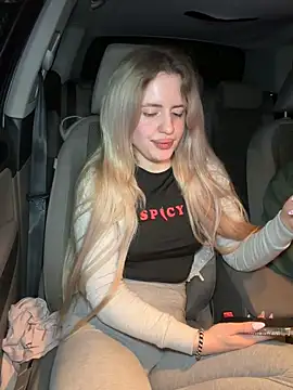 Holly-Glamour online show from 05-15-26, 11:14