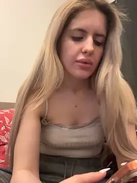 Holly-Glamour online show from 03-15-26, 07:26