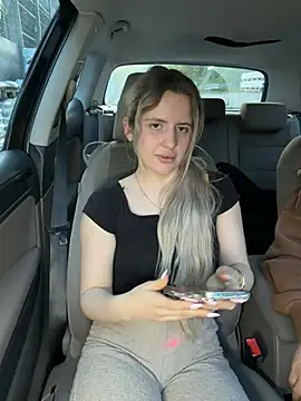 Holly-Glamour online show from 05-18-26, 07:07