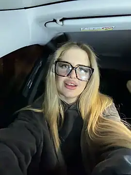 Holly-Glamour online show from 03-15-26, 11:34