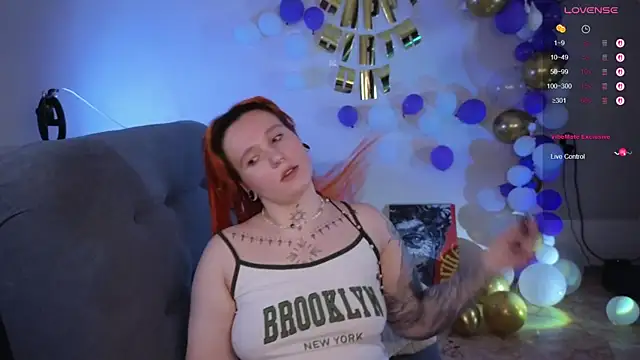 Snapshot of The_Full_Red_Moon chatting on 10-19-25, 12:08 The Full Red Moon online show from 10-19-25, 12:08