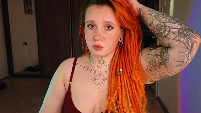 Snapshot of The_Full_Red_Moon chatting on 10-05-25, 12:07 The Full Red Moon online show from 10-05-25, 12:07