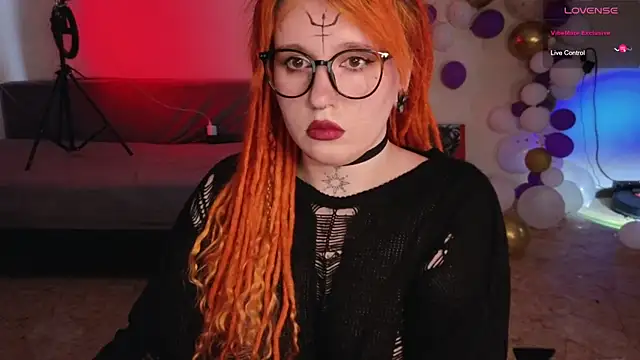 Snapshot of The_Full_Red_Moon chatting on 10-18-25, 09:22 The Full Red Moon online show from 10-18-25, 09:22