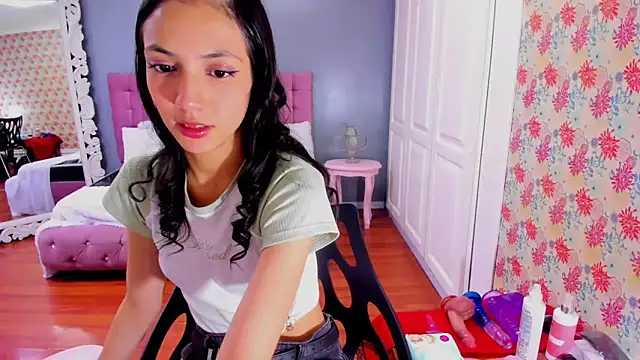 Snapshot of Iris_Stone_ chatting on 03-15-25, 05:04 Iris Stone online show from 03-15-25, 05:04