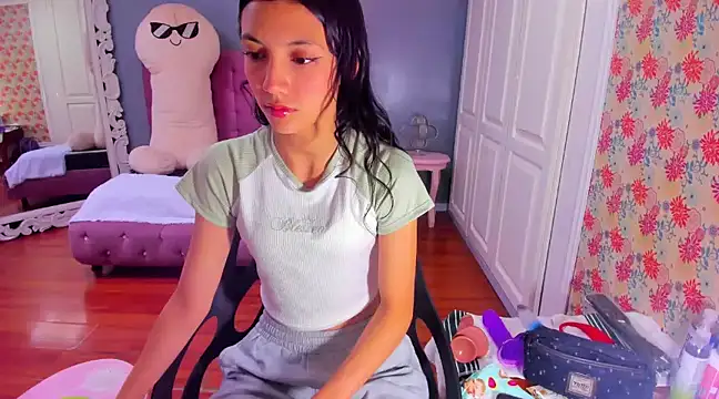 Snapshot of Iris_Stone_ chatting on 01-21-25, 10:30 Iris Stone online show from 01-21-25, 10:30