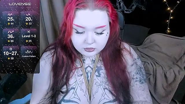 Gotic Pie online show from 10-28-25, 02:16