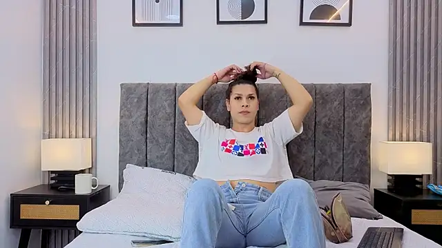 Luciana Ortiz1 online show from 12-23-25, 05:07