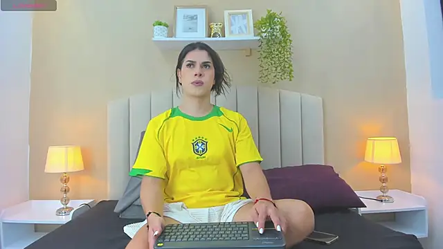 Snapshot of Luciana_Ortiz1 chatting on 05-12-26, 06:03 Luciana Ortiz1 online show from 05-12-26, 06:03