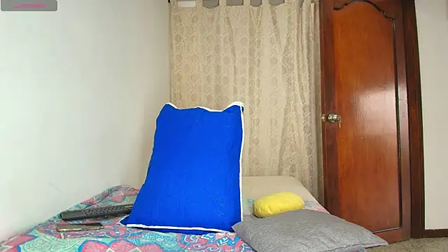 Snapshot of Luciana_Ortiz1 chatting on 04-20-26, 12:41 Luciana Ortiz1 online show from 04-20-26, 12:41